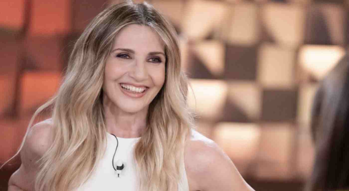 Lorella Cuccarini si mostra per la prima volta senza trucco: il video della conduttrice diventa virale
