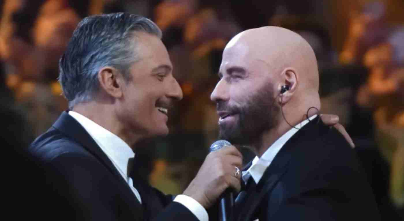 Sanremo 2024: Lucarelli svela il cachet milionario di Travolta. E Amadeus? Coincidenza o strategia?
