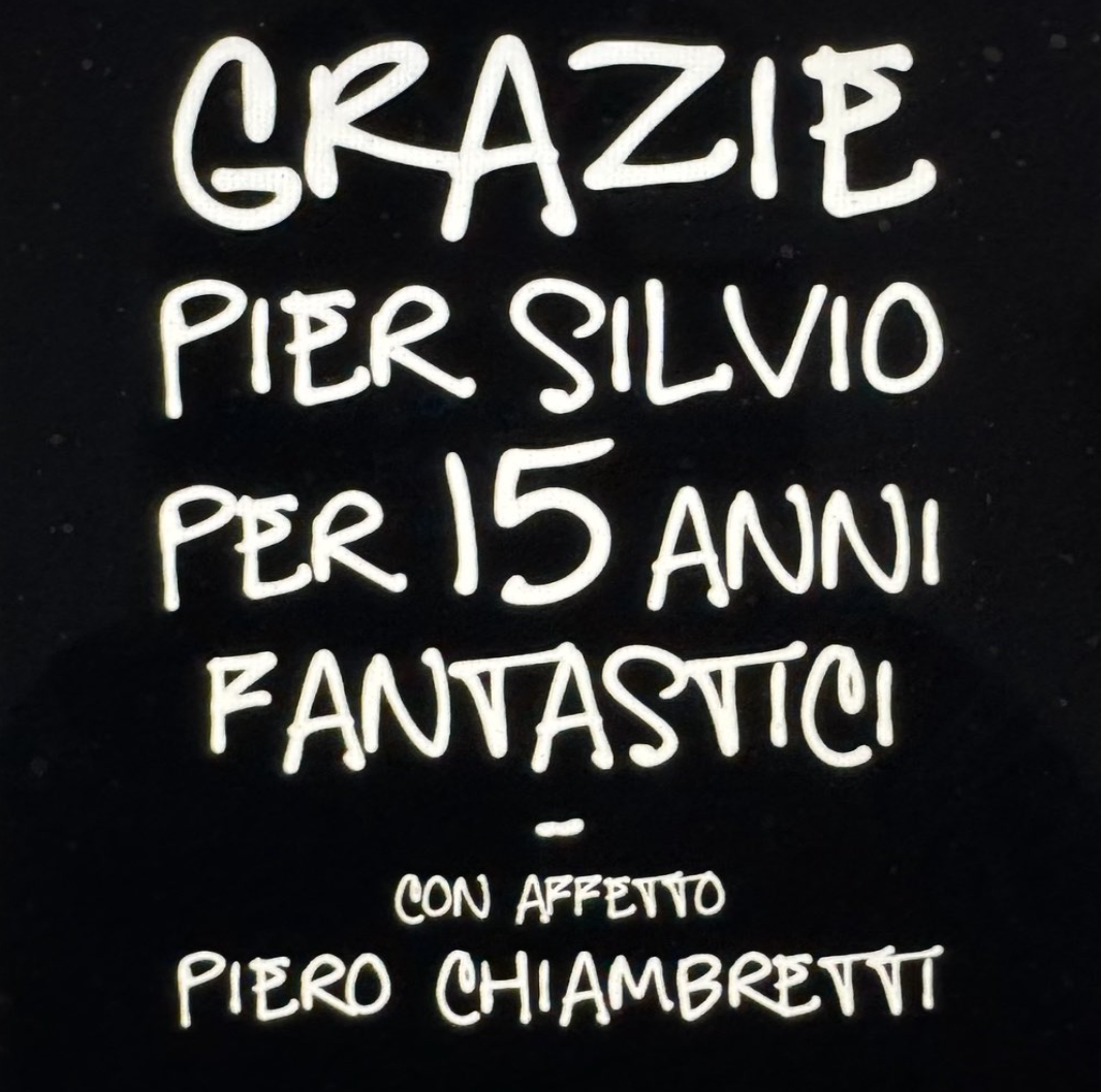 Il famoso conduttore lascia Mediaset, arriva l'addio inaspettato: "Grazie per gli anni passati insieme"