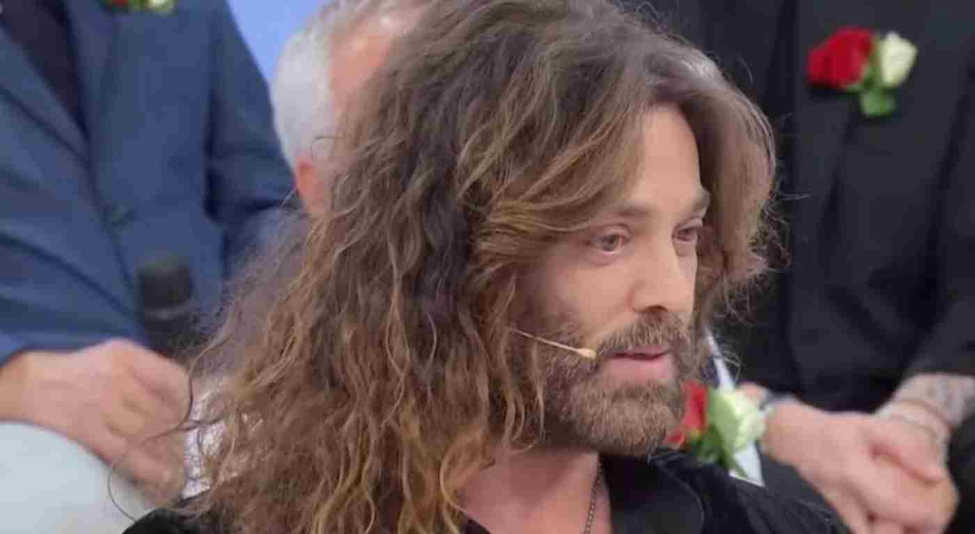 Uomini e Donne, Ernesto Russo fa una rivelazione choc sui social: cosa ha detto il cavaliere