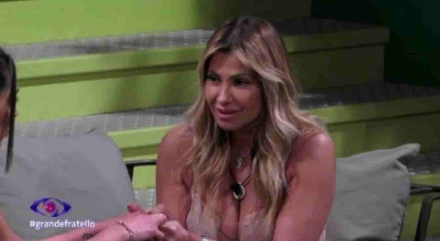 Isola dei Famosi, si inizia l'8 aprile: ecco gli opinionisti a fianco di Vladimir Luxuria. Tutti i dettagli e le novità
