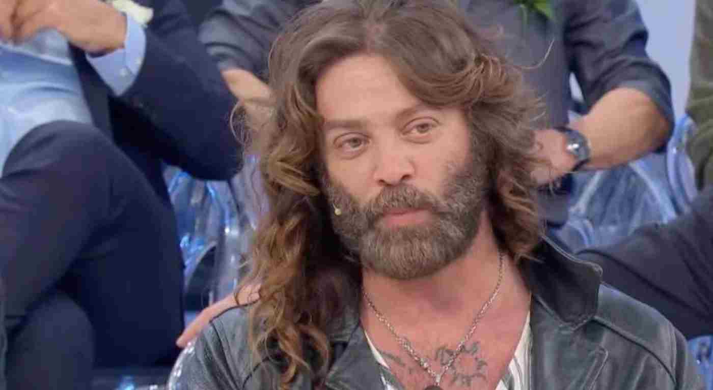 Uomini e Donne, Ernesto Russo fa una rivelazione choc sui social: cosa ha detto il cavaliere
