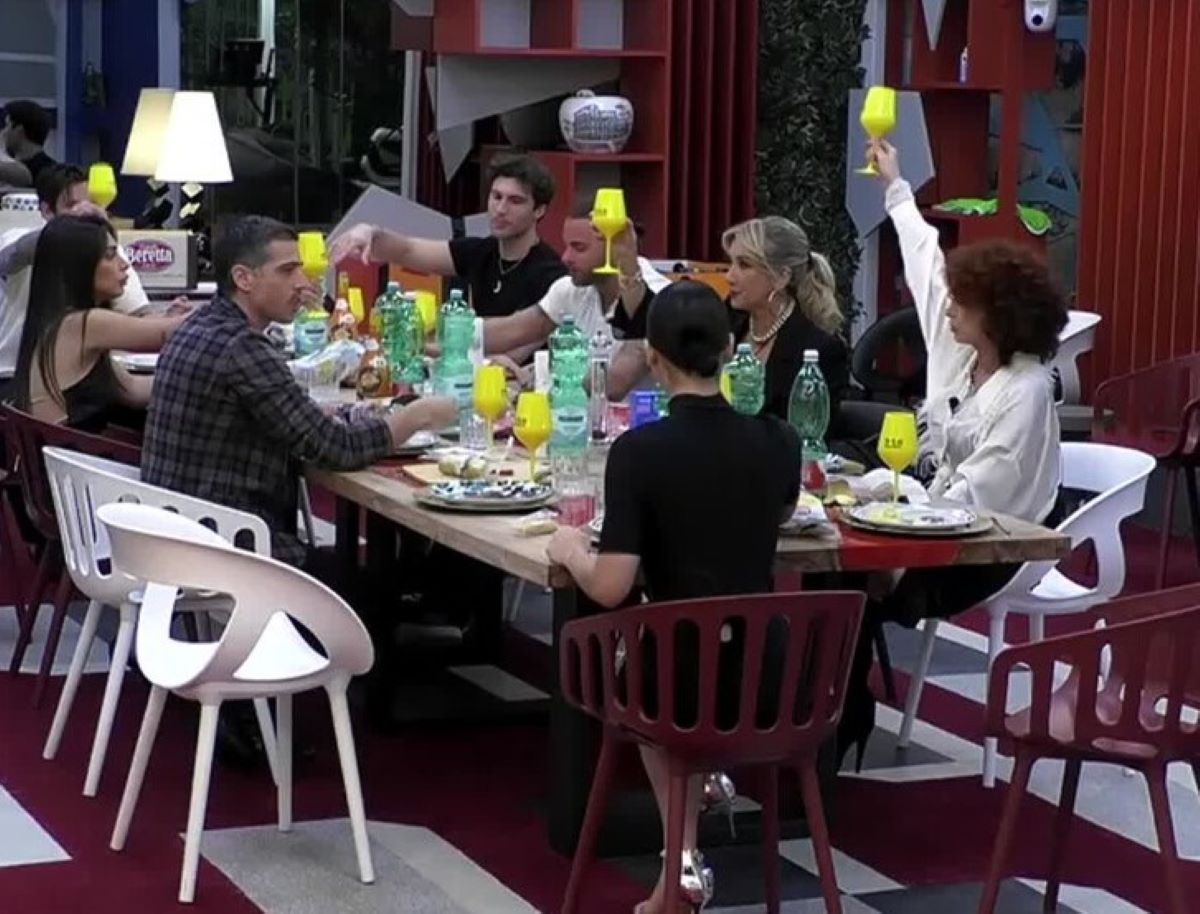"Ripescato per la finale". Grande Fratello, sorpresa incredibile: uno dei vecchi rientra in gioco