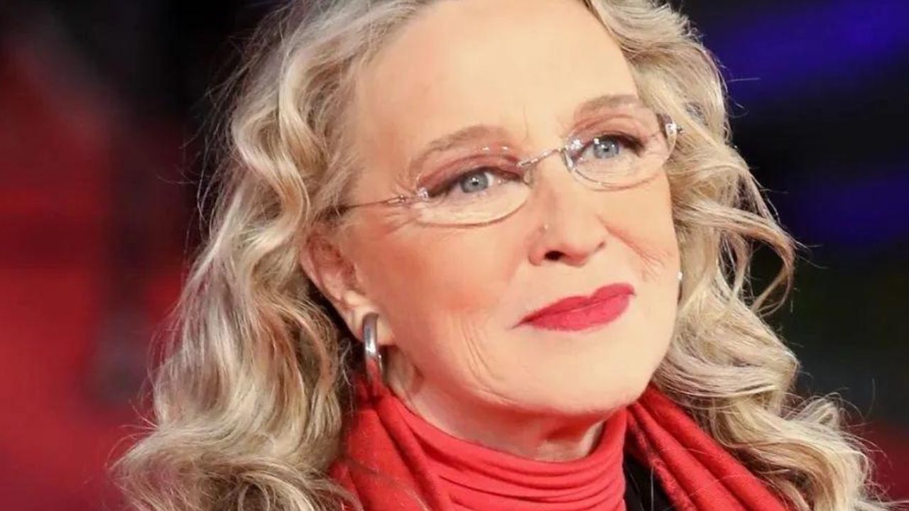 Eleonora Giorgi, momento difficile: tra due giorni l'operazione per il cancro: "Ho paura, statemi vicino"