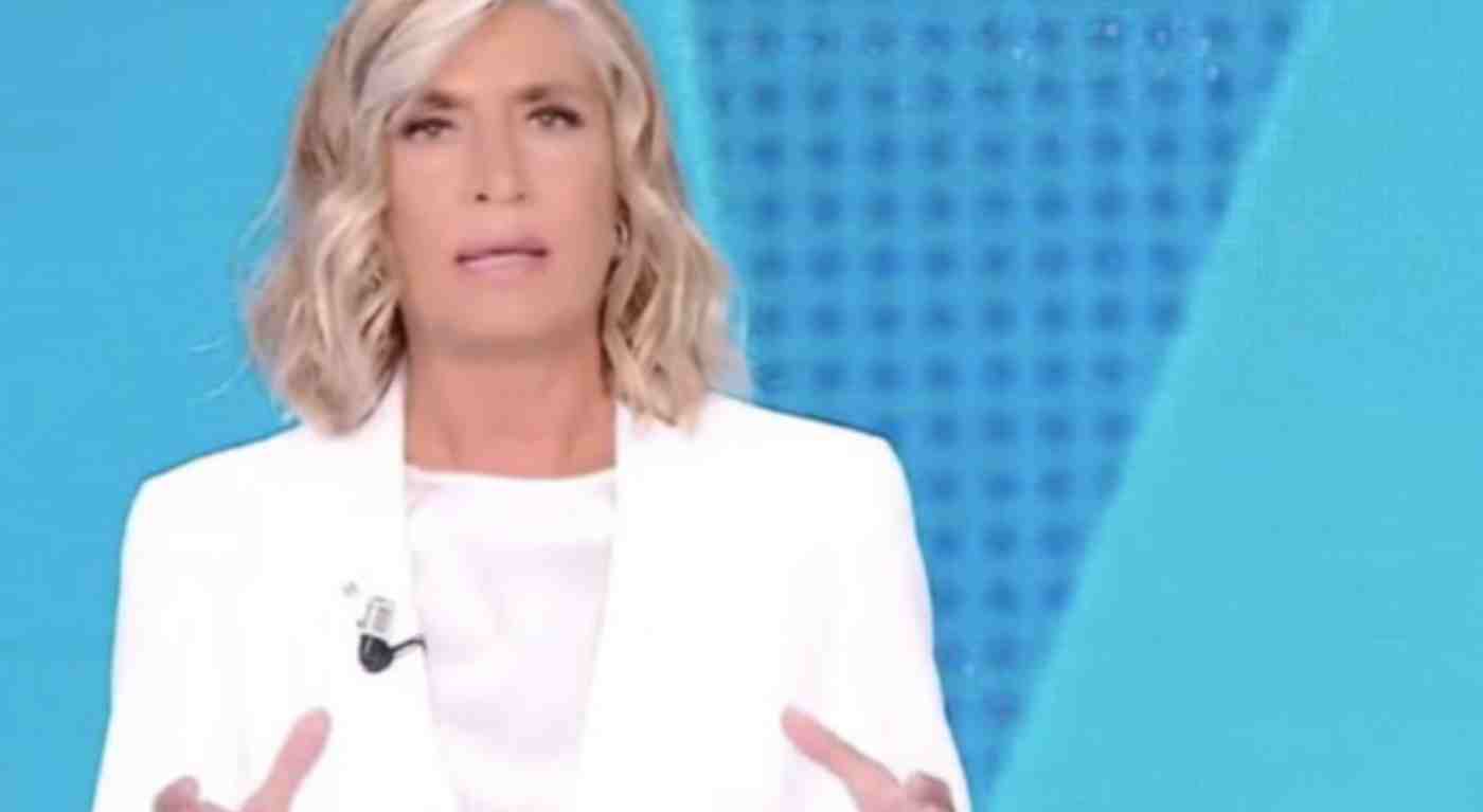 Belen insultata pesantemente: "Sembra una scimmia". Myrta Merlino furiosa