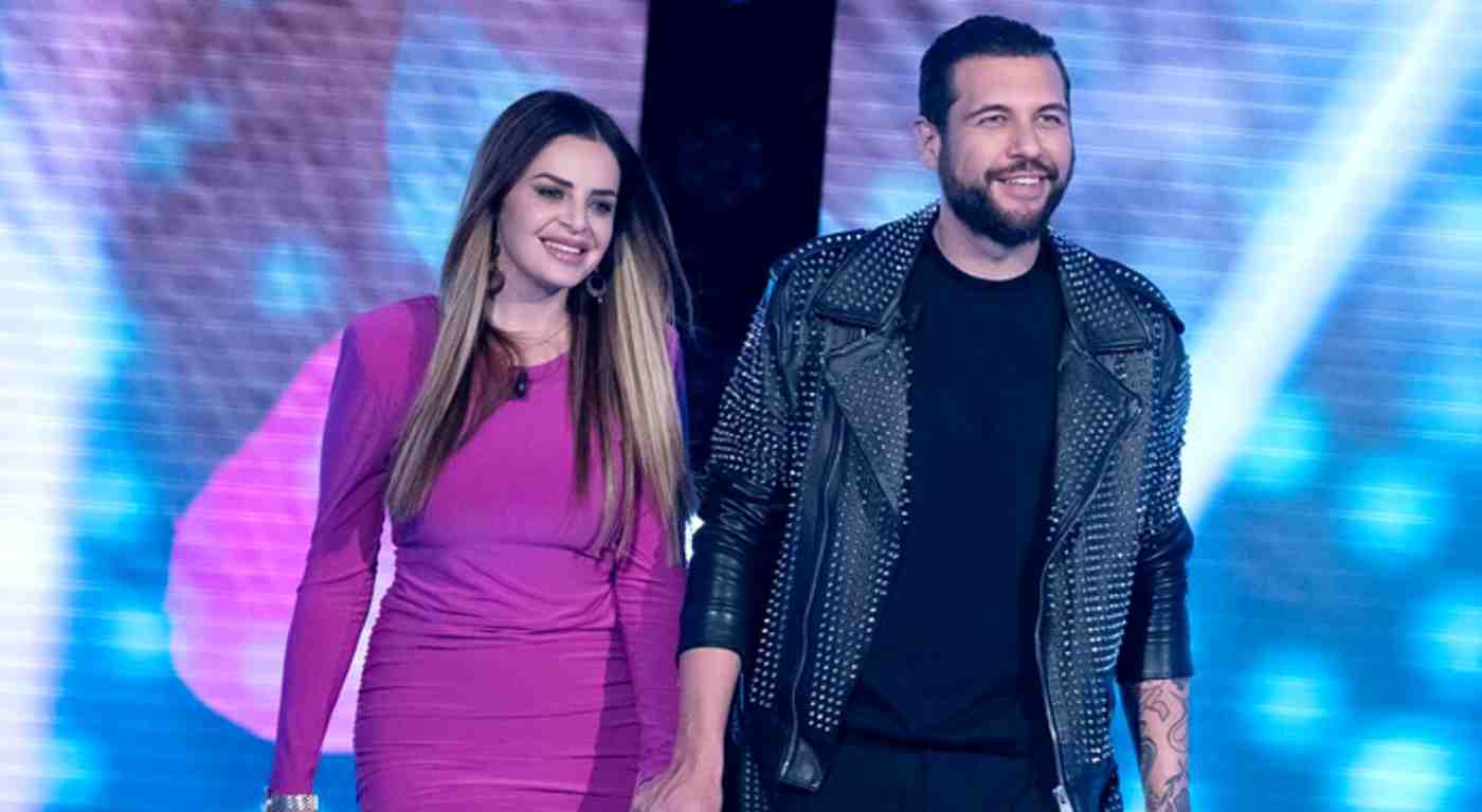Roberta tira una stoccata ad Alessandro su Instagram: "Lui non regge, lo tengo sveglio io"