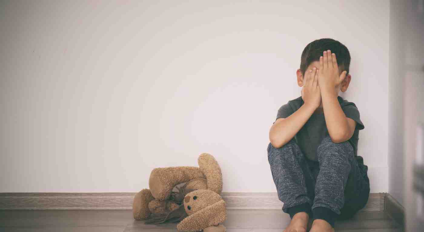 Madre uccide il figlio di tre anni, sangue scoperto anche sull'orsacchiotto: "Me lo ha detto la Bibbia"
