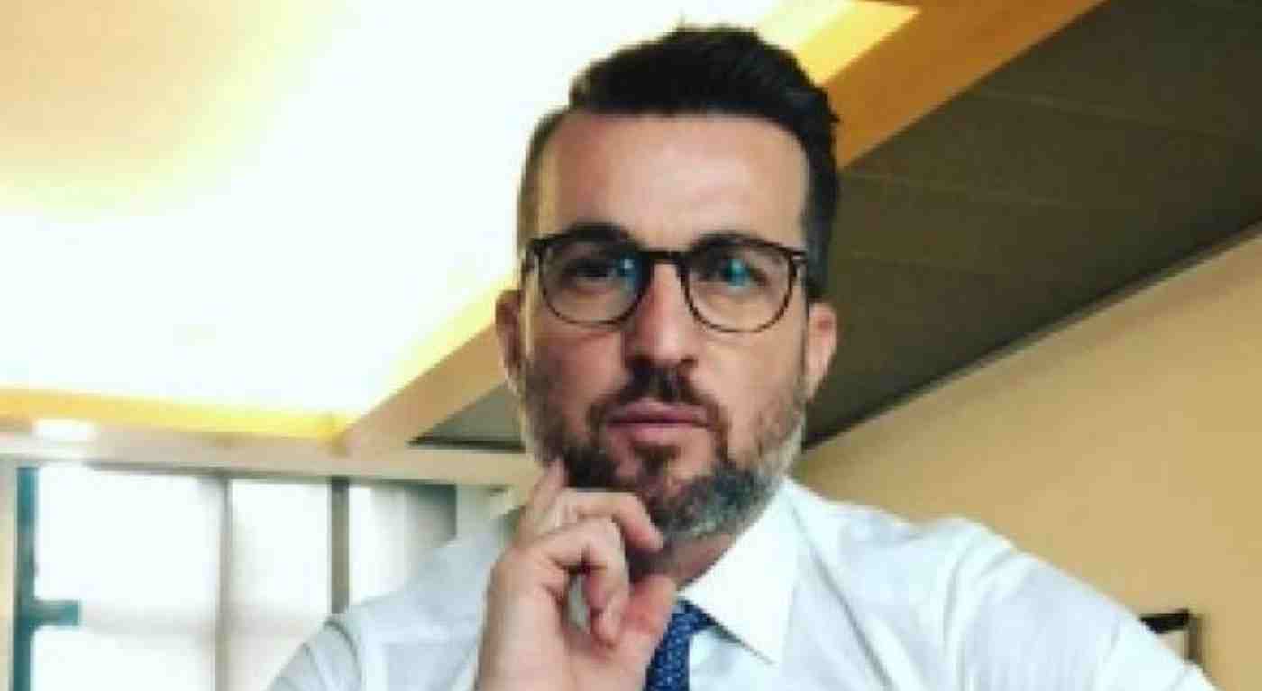 "Sono sposato con lui da due anni". Verissimo, clamoroso coming out in diretta del famosissimo della tv