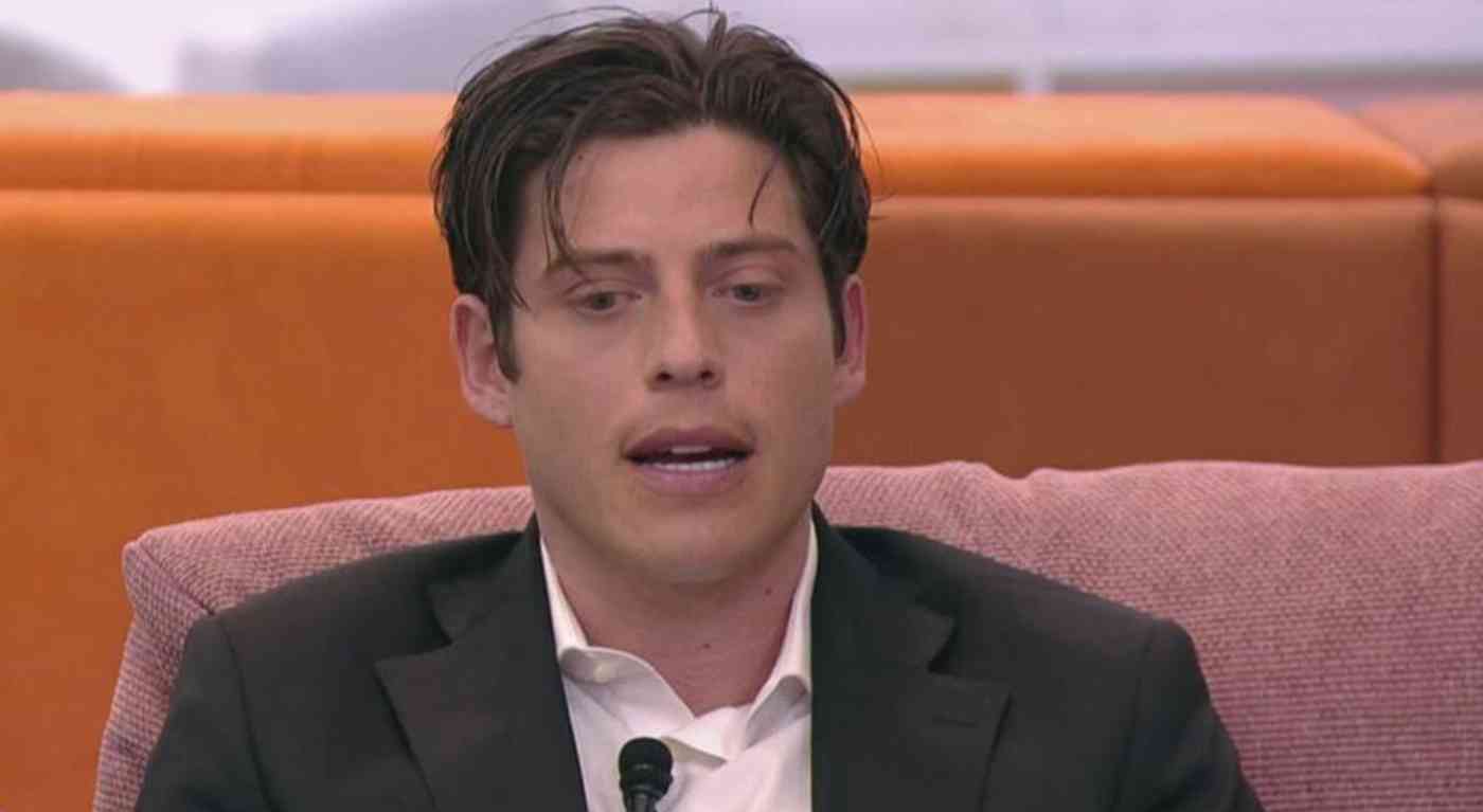 Grande Fratello, Alessio non riesce più a trattenersi e confessa tutto a Anita: "Devo dirti la verità"