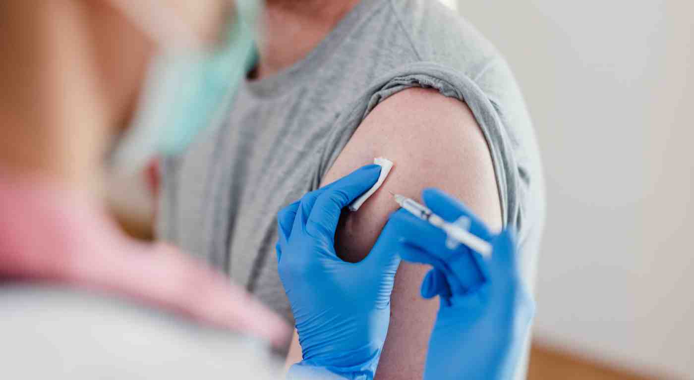 Covid, si vaccina 217 volte: il caso sta sconvolgendo gli scienziati, le sue analisi del sangue sono scioccanti