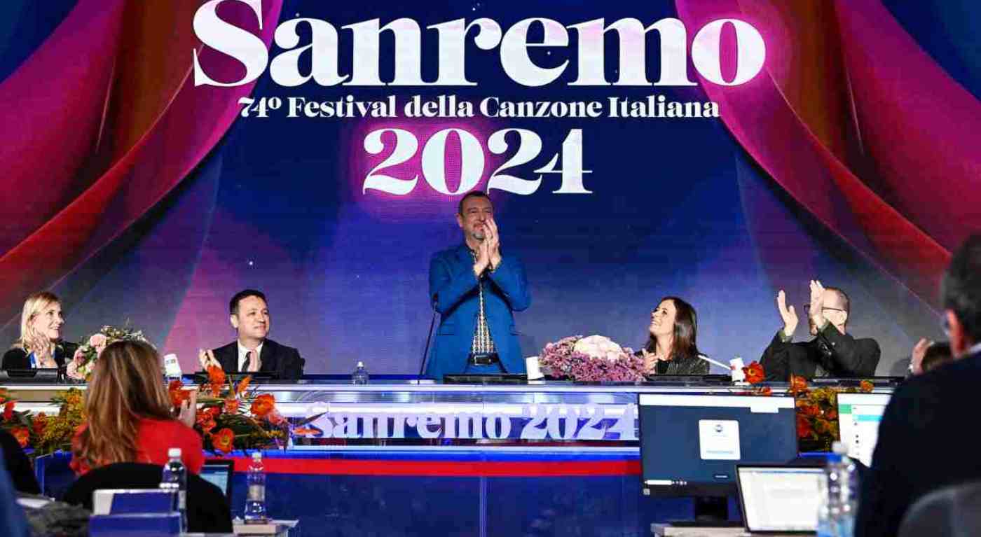 "Amadeus condurrà ancora due volte il Festival di Sanremo", ma la Rai risponde: "Ecco la verità"