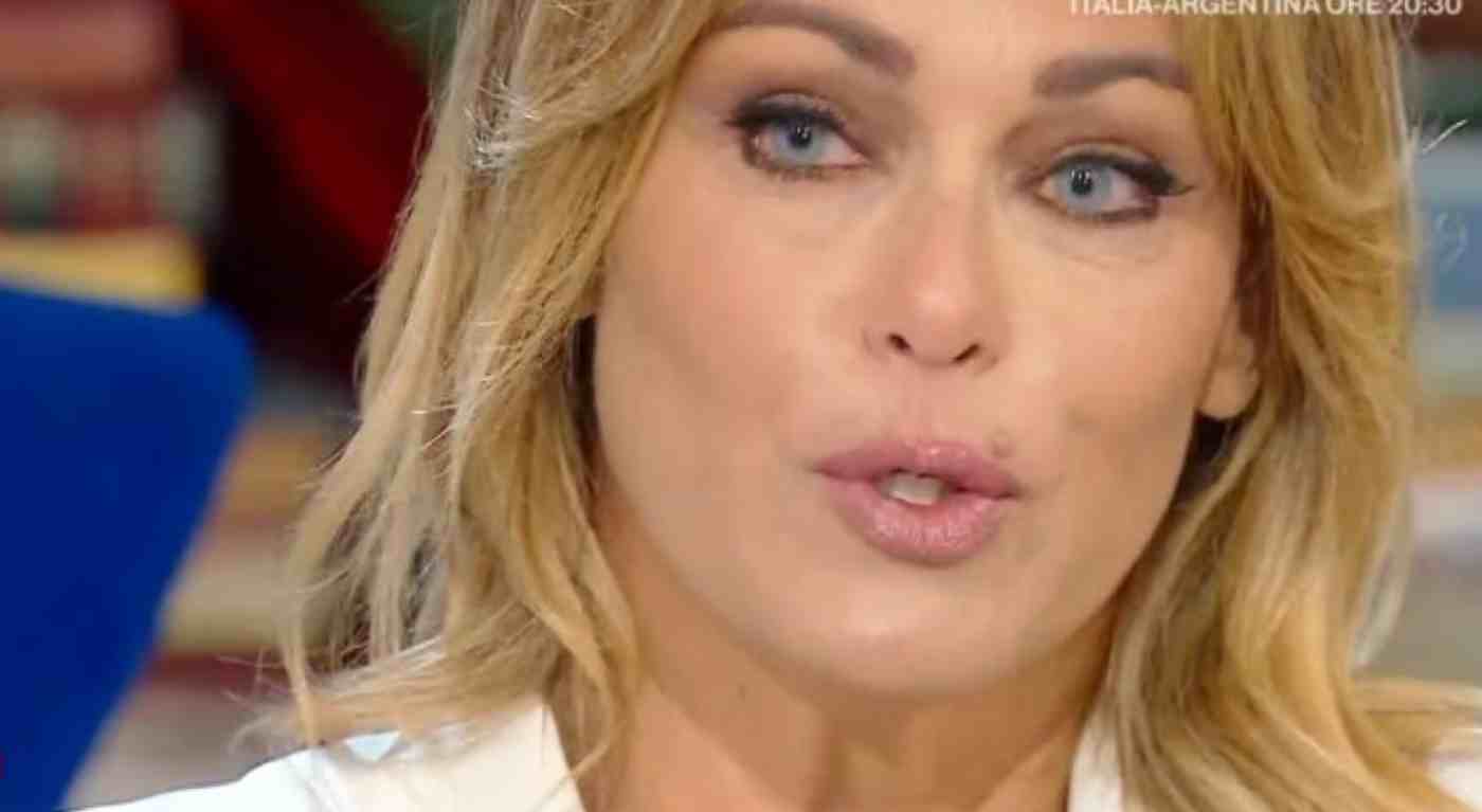 "Ho avuto paura". Sonia Bruganelli, due ladri l'hanno rapinata sotto casa. Cosa le hanno portato via e la denuncia insieme a Bonolis