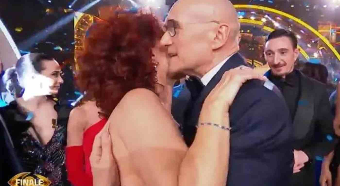 Finale Grande Fratello, Alfonso ha fatto una gaffe con Beatrice: pensava di non essere ripreso