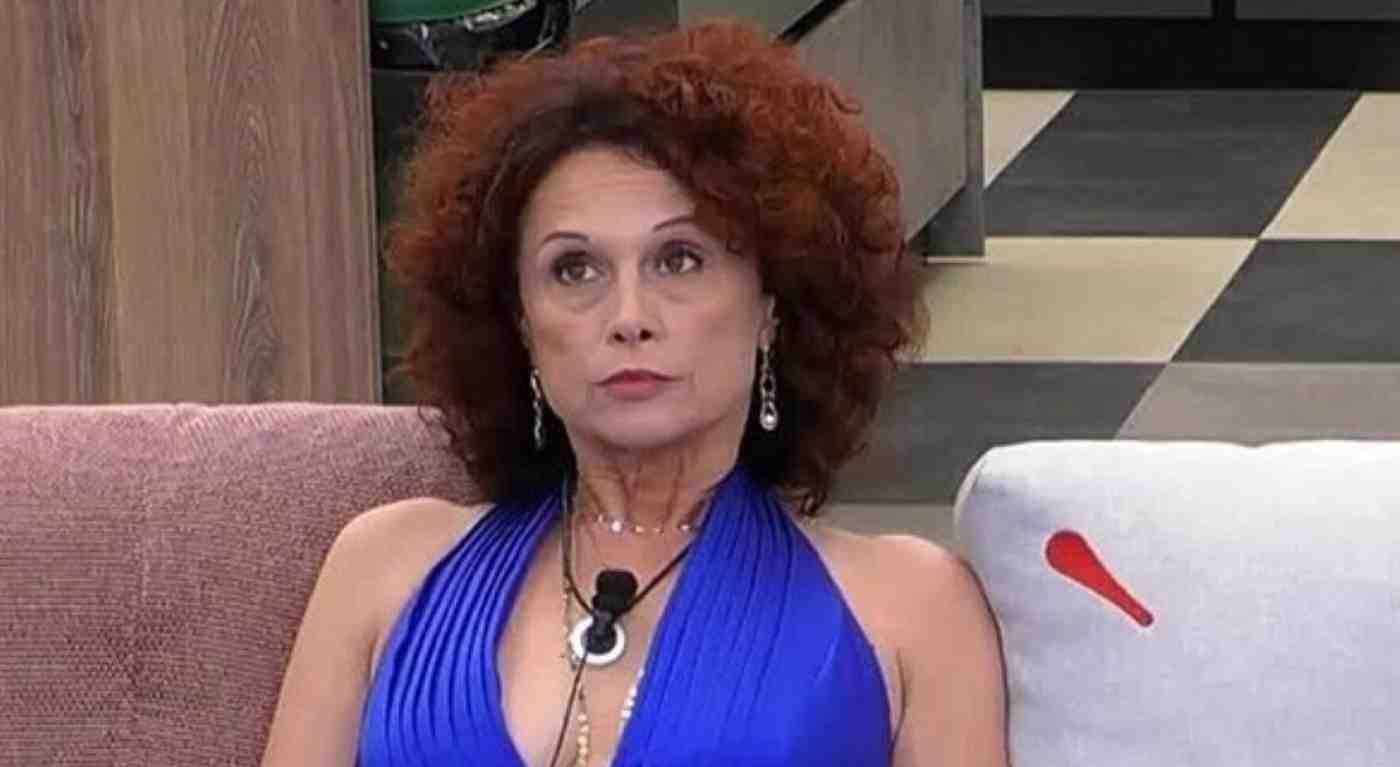 "No, questo non puoi farlo". Grande Fratello, Beatrice becca Rosy in cucina: cosa stava facendo