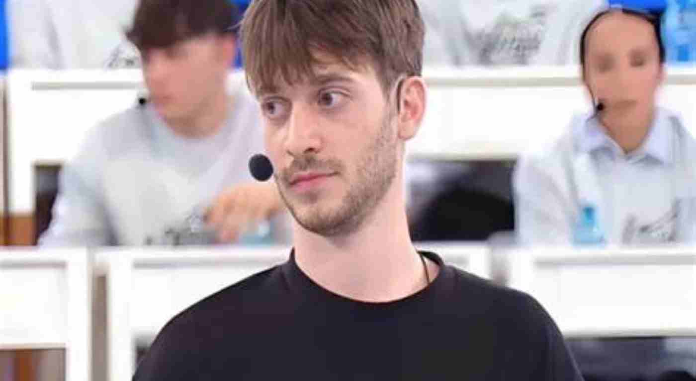 "Pezzi di mera, vaffan**o". Holden ha mollato Amici e non l'ha fatto in silenzio: il video dello sfogo