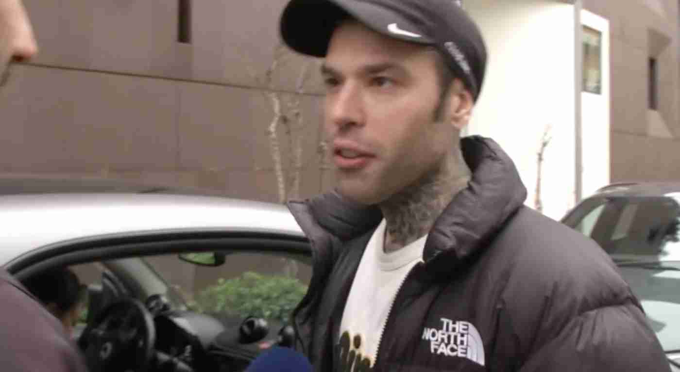 Fedez rompe il silenzio e risponde alle domande: "Vi dico cosa penso dell'intervista a Chiara". Le prime dichiarazioni a Pomeriggio 5