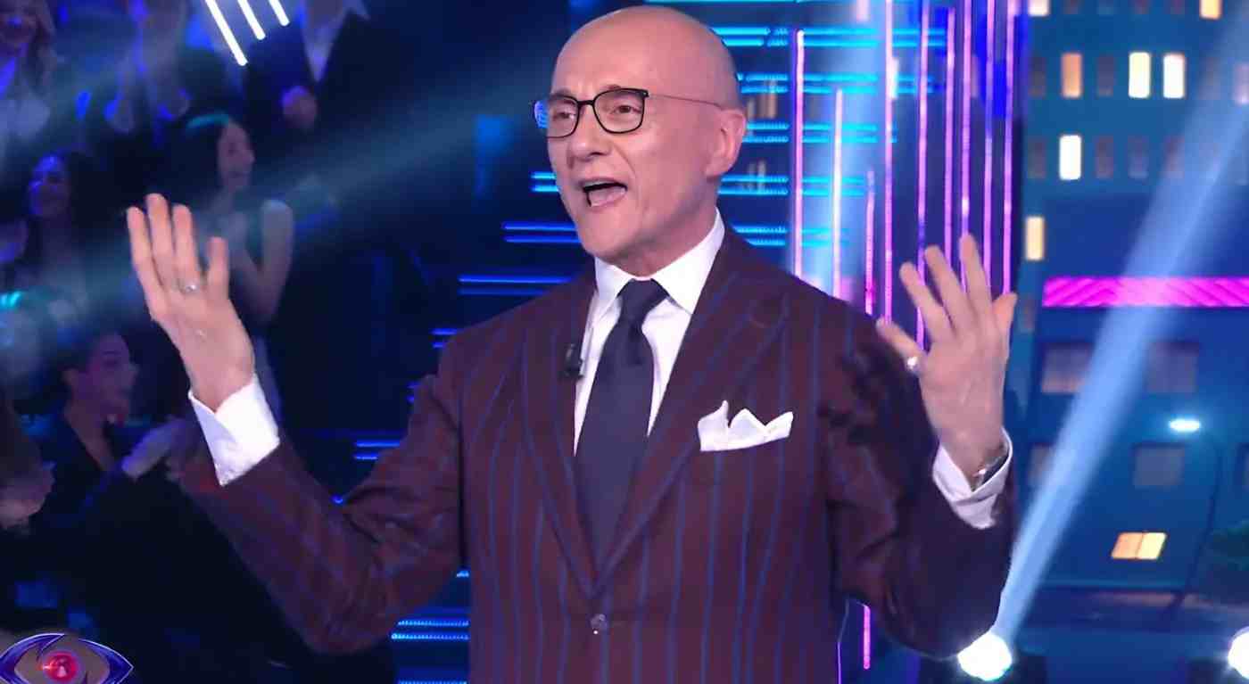 Grande Fratello, le due si baciano davanti a tutti: il gesto che nessuno si aspettava