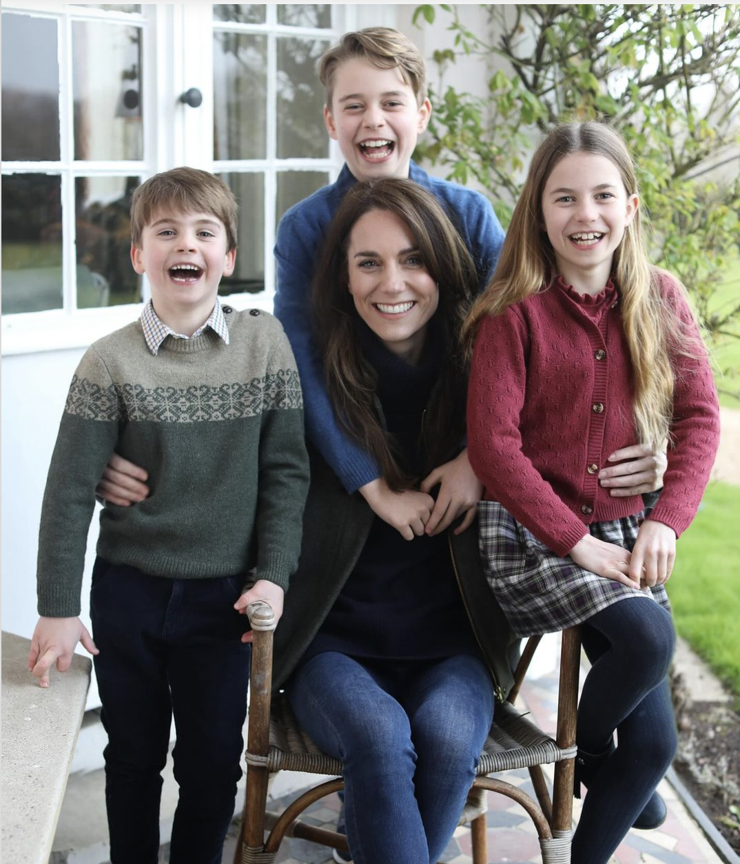 Kate Middleton, la prima apparizione pubblica dopo l'operazione all'addome - Le FOTO ESCLUSIVE