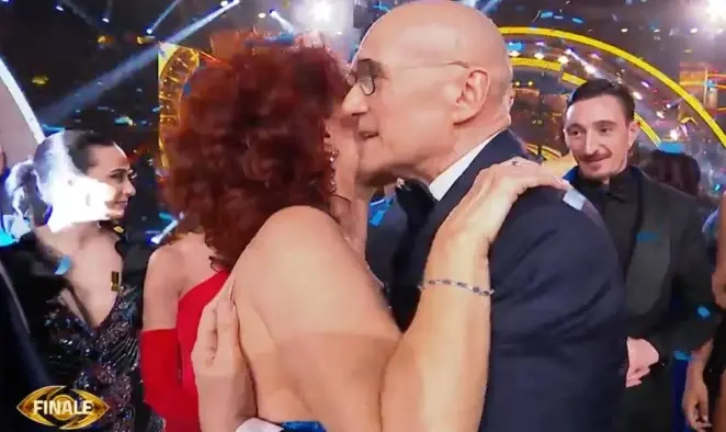 "Dobbiamo parlare di Perla". Beatrice scoppia dopo la finale del Grande Fratello: doveva dirlo