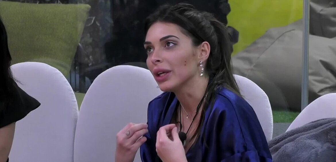 Beatrice Luzzi non le manda a dire su Greta e Letizia al Grande Fratello: "Si sono scagliate contro di me"