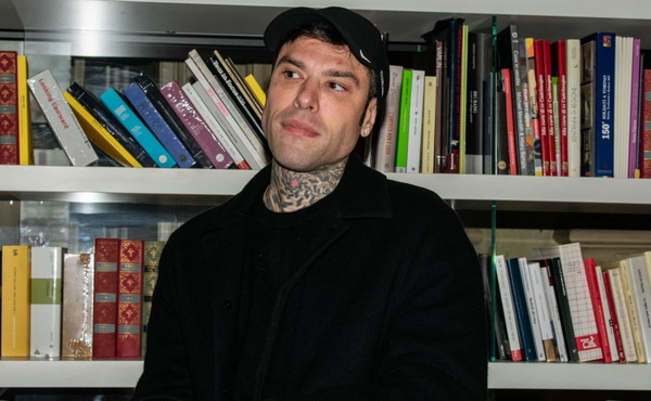  #Fedez al crocifisso scatena la polemica.