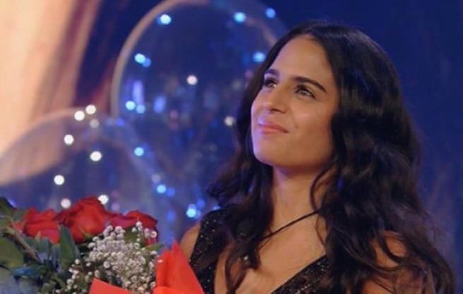Grande Fratello, Alfonso Signorini ha deciso di vendicarsi con Perla. E poi, boom, la rivelazione su Beatrice Luzzi