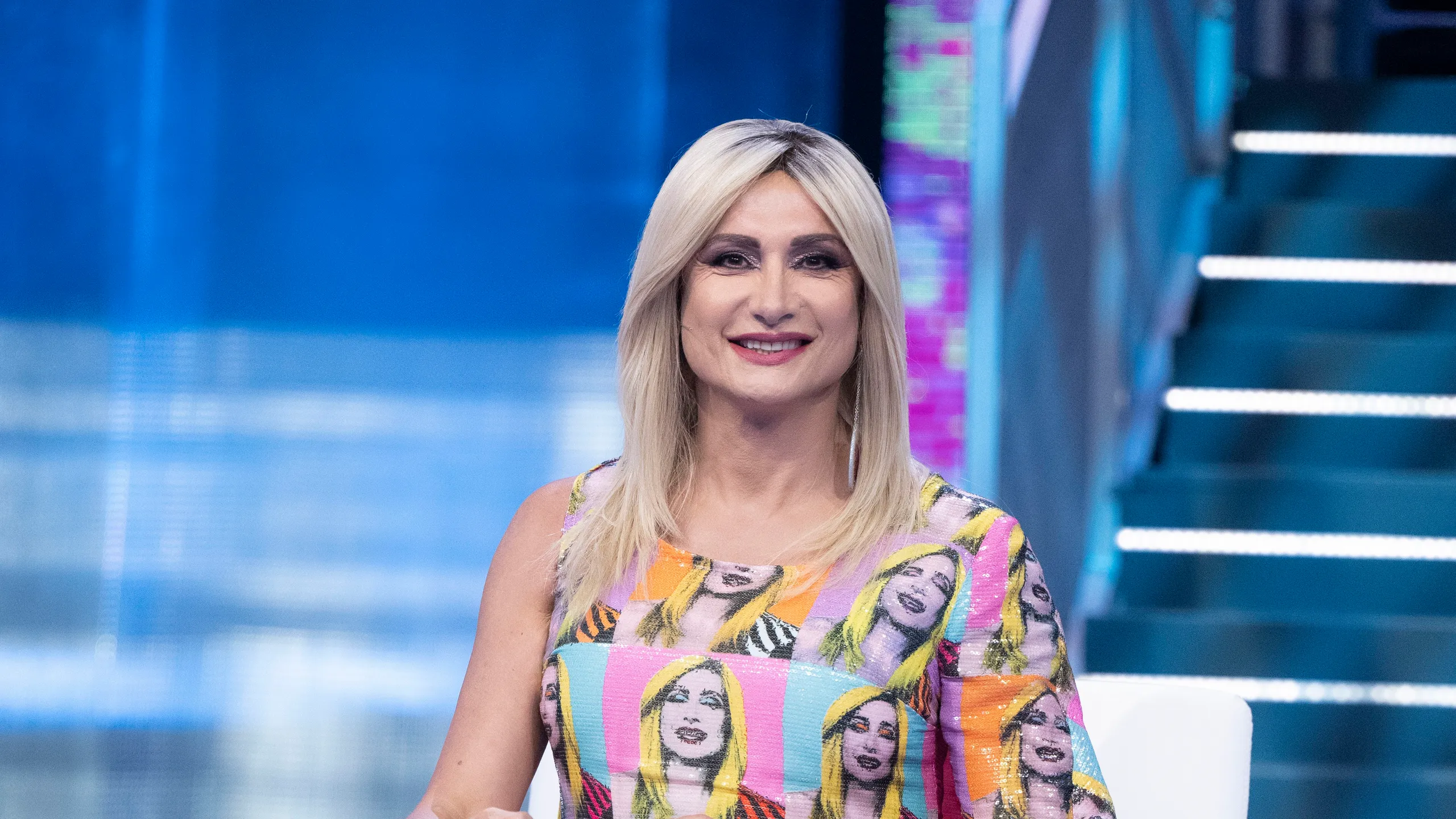 Luxuria toglie il velo: "Ecco perché Mediaset mi ha presa per l'Isola, e non c'entra essere trans"