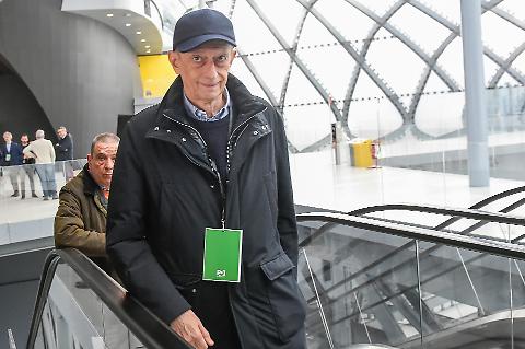 Piero Fassino fermato per il tentato furto di un profumo: caos all'aeroporto di Fiumicino - Scatta la denuncia