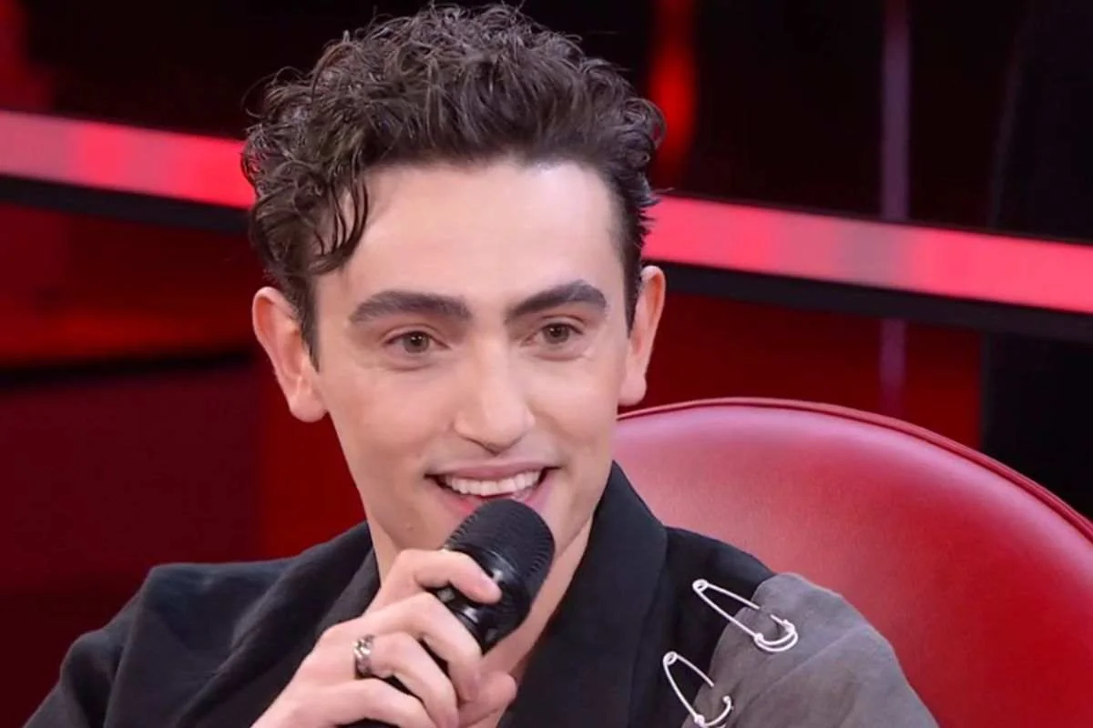 Michele Bravi confessa: "Sono innamorato di un ragazzo e mi piacerebbe avere un bambino, ma è tutto complicato"