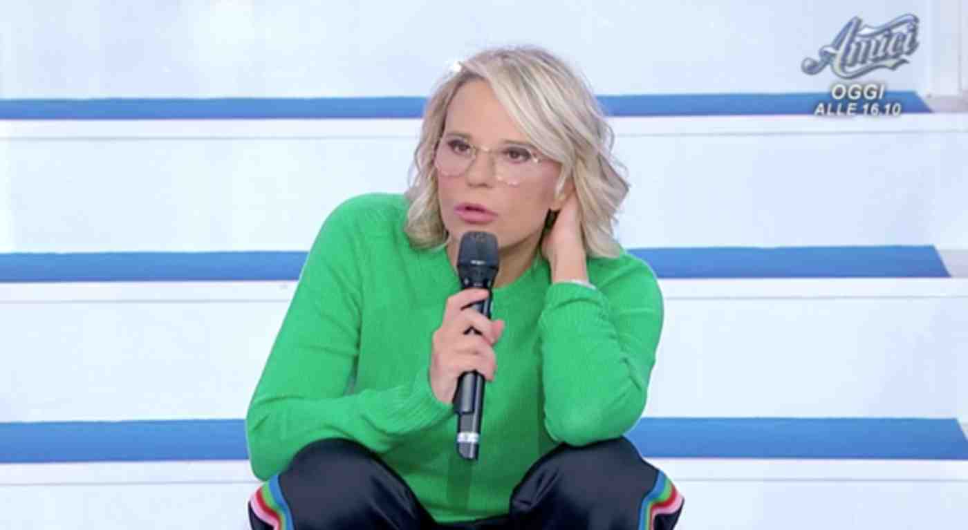 Uomini e Donne, Maria De Filippi blocca le registrazioni: mai successo prima nella storia del programma