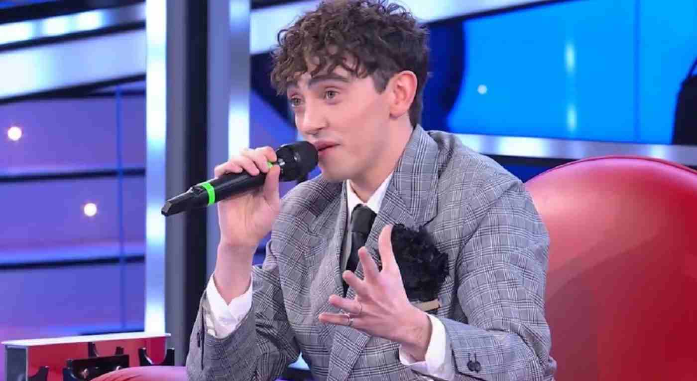 "Dovrebbe vergognarsi!": forte malcontento su Michele Bravi in Amici 23, i fan chiedono la sua uscita dopo il serale