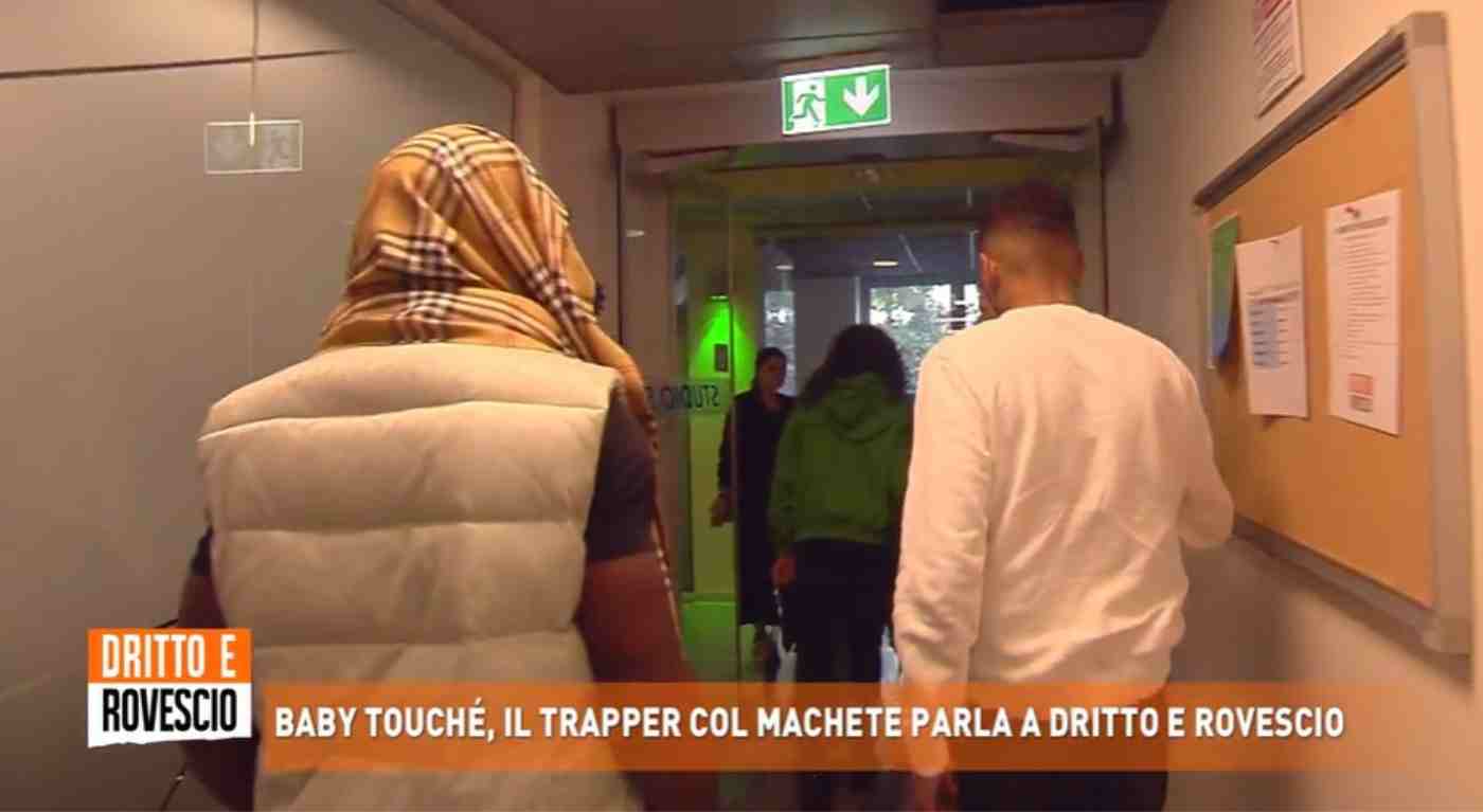Del Debbio e Baby Touchè si scontrano a Diritto e Rovescio. Poi arriva il mea culpa: "Siamo caduti in basso" - c'è anche il VIDEO. Il trapper abbandona lo studio