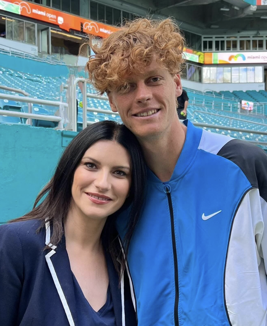Laura Pausini non si perde la finale dei Miami Open e va fuori di testa per Sinner: "Che esempio!" (FOTO)