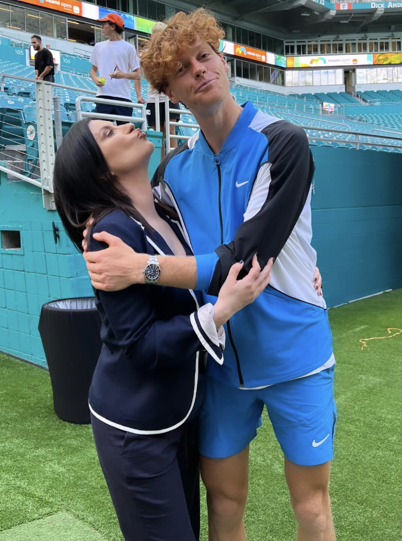 Laura Pausini non si perde la finale dei Miami Open e va fuori di testa per Sinner: "Che esempio!" (FOTO)