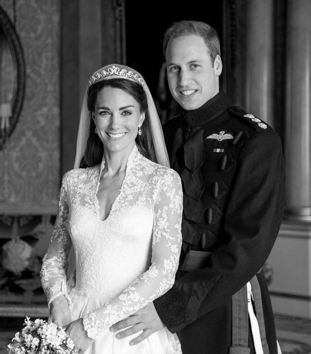 William e Kate, la coppia pubblica la foto commovente per l'Anniversario: "Come 13 anni fa"