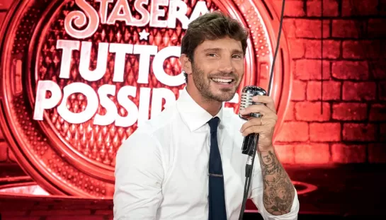 Chi ha vinto gli ascolti TV lunedì 22 aprile? Il Clandestino, L’Isola dei Famosi o Stasera tutto è possibile? Dati Auditel