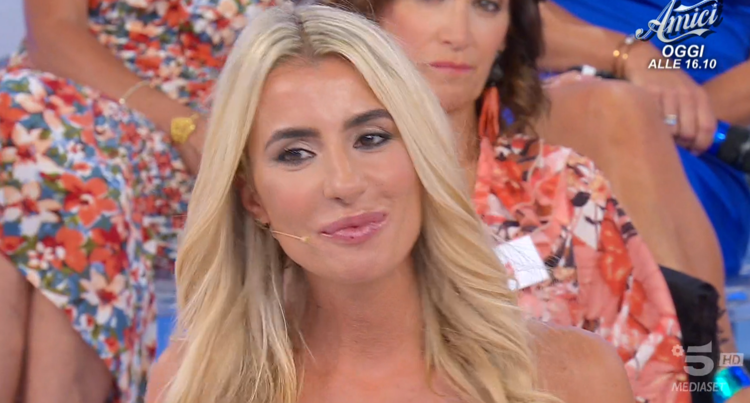 Cristina Tenuta, ve la ricordate nel pubblico di Uomini e Donne? Ecco cosa si è rifatta: FOTO PRIMA E DOPO
