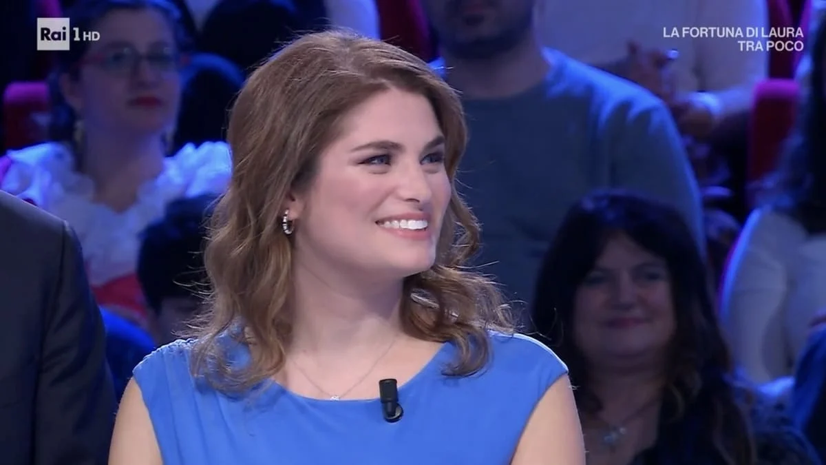 Affari tuoi' scoppia il caos con Federica: "Bastardi vergogna, a chi date i soldi"