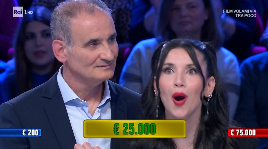 Silvia fa il colpo grosso ad Affari Tuoi: 25mila euro meno per il Dottore e poi... addio telefono! Amadeus senza parole