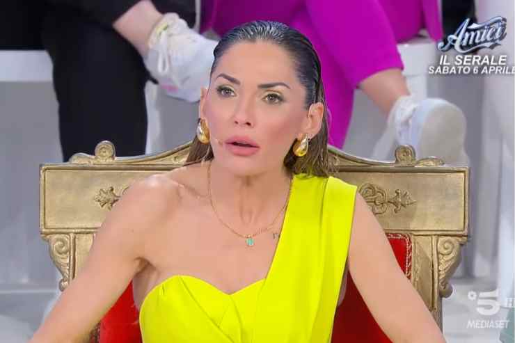 “Ida, puoi lasciare il programma”. Uomini e Donne, Maria De Filippi gela tutti con la frase a Ida Platano