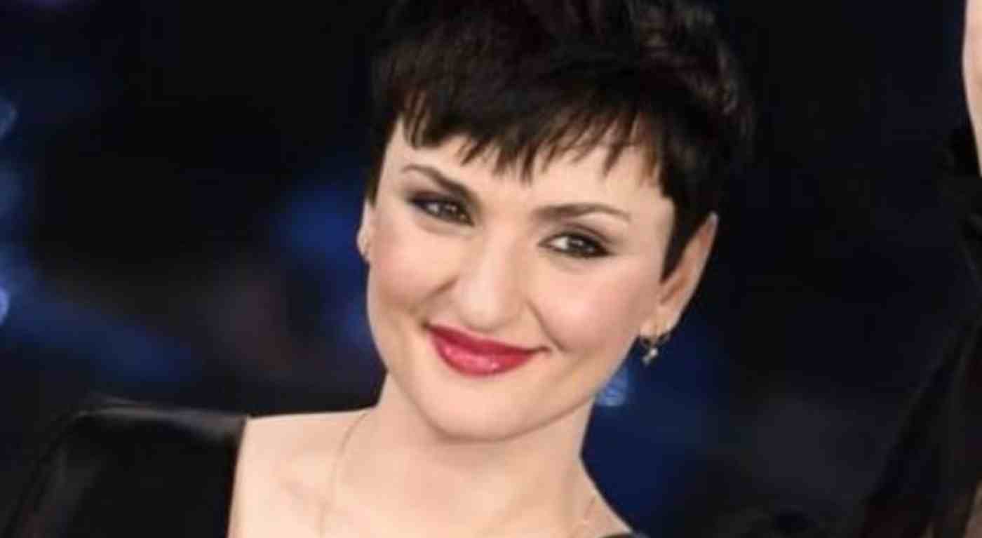 Arisa lancia un appello amoroso in diretta a The Voice Generations: "Sono single e sulla piazza"