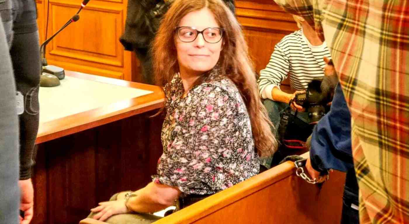 Ilaria Salis, finalmente libera: da oggi agli arresti domiciliari dopo la prigionia
