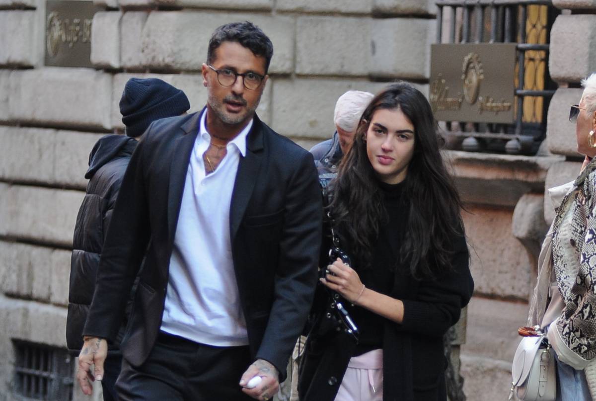 Nina Moric sbotta: la reazione alla gravidanza della compagna di Corona