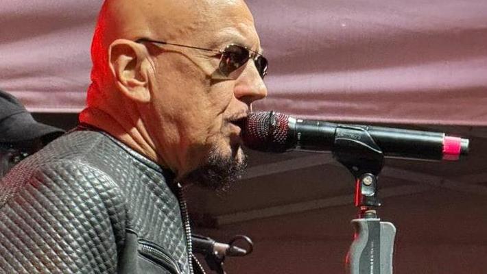 La bomba di Enrico Ruggeri: "Lockdown, peggio di una dittatura". La reazione scioccante del pubblico