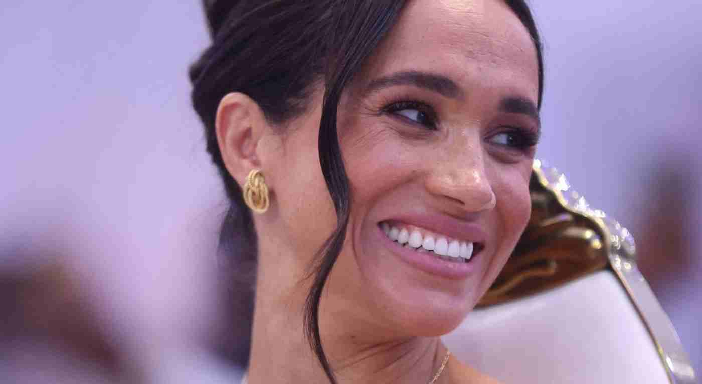 Meghan Markle, scandalo in Africa: si presenta con quell'abito ed è subito caos