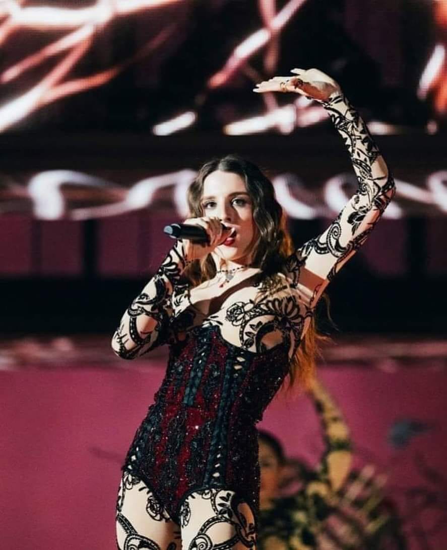Angelina Mango a Eurovision 2024: ecco chi è il famoso stilista che firma i suoi abiti!