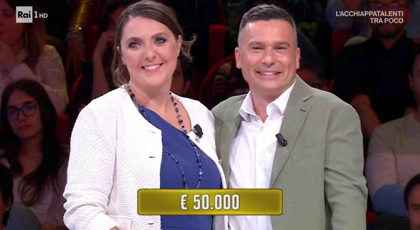 Amadeus chiude Affari Tuoi nella polemica, finisce in disgrazia: cosa è successo