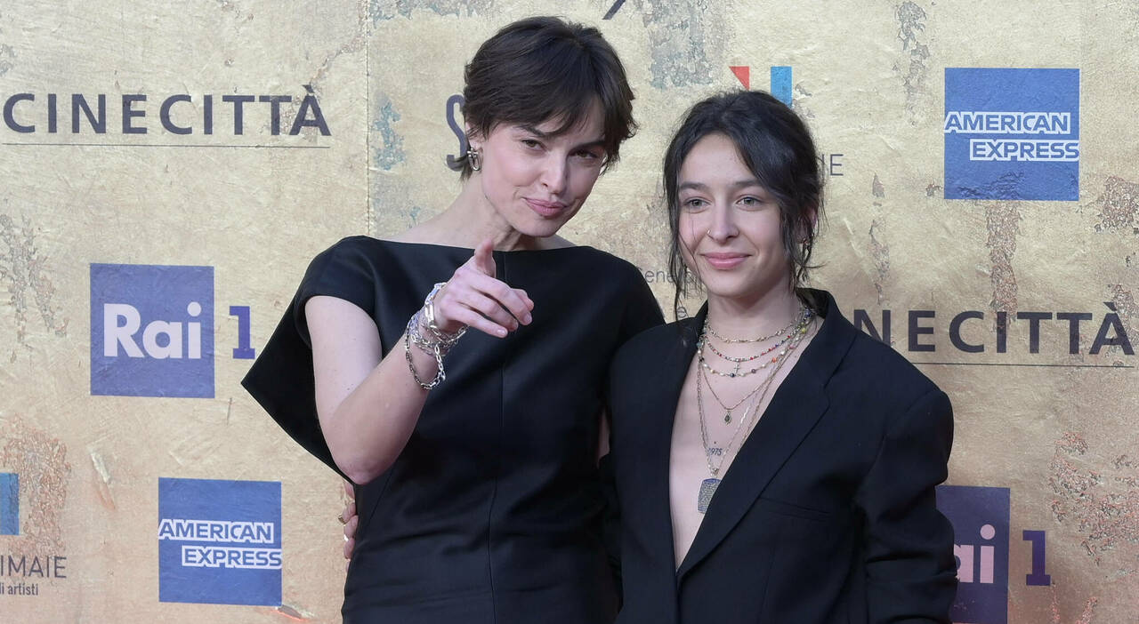 Sorpresa al red carpet dei David di Donatello: la figlia di Kasia Smutniak e Pietro Taricone fa parlare tutti per la sua somiglianza al papà. Ecco com'è diventata oggi! (FOTO)