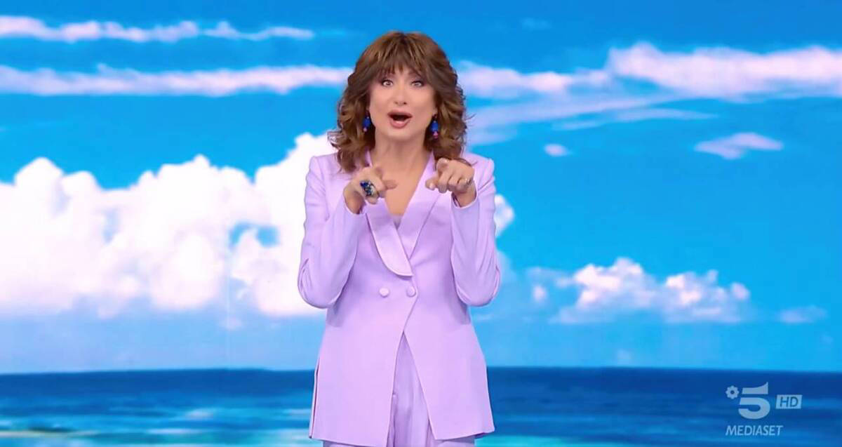 Isola dei Famosi, Luxuria critica Valentina Vezzali: "Ecco cosa sei"