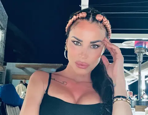Pronta a tutto per la TV". La verità di Antonella Mosetti sui suoi 10mila euro mensili: "Guadagno grazie alla faccia da z***"
